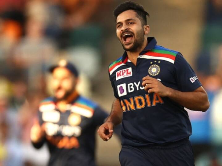 न्यूजीलैंड और अफगानिस्तान के खिलाफ फ्लॉप रहने के बाद शार्दुल ठाकुर को प्लेइंग इलेवन से ड्रॉप कर दिया गया. अब टीम विश्व कप से बाहर हो चुकी है, ऐसे में ठाकुर को आखिरी लीग मैच में प्लेइंग इलेवन में शामिल किया जा सकता है.