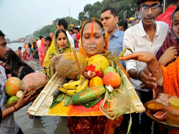 Chhath Puja 2021 Geet Chhath Puja Special Chhathi Maiya Famous Bhojpuri Songs Chhath Puja 2021 Geet: इन गीतों के बिना अधूरा है छठ पर्व, यहां देखिए सबसे ज्यादा बजने वाले 10 गानों की लिस्ट