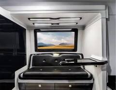 Allu Arjun Vanity Van: किसी मॉडर्न महल से कम नहीं है Allu Arjun की लग्जरियस वैनिटी वैन, कीमत जानकर आपके होश ही उड़ जाएंगे