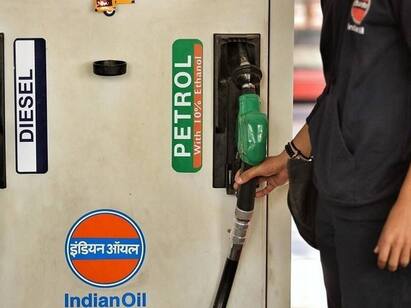petrol and diesel price status chennai on 8th november 2021 Petrol Diesel Price: அதேதான்... அதேதான்.. மாற்றமின்றி ஒரே விலையில் தொடரும் பெட்ரோல், டீசல் விலை!