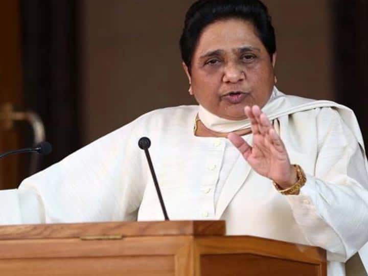 UP Election 2022: Mayawati claims- BSP will form government with full majority UP Election 2022: मायावती का दावा- पूर्ण बहुमत की सरकार बनाएगी BSP, सपा को लेकर कही ये बात