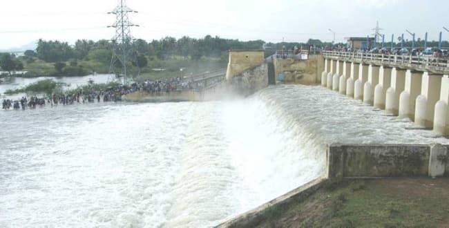 The water released from Chembarambakkam increased to 1000 cusecs from 500 அலர்ட்.... அலர்ட்....செம்பரம்பாக்கம் ஏரி நீர் திறப்பு: 1000 கன அடியாக உயர்வு!