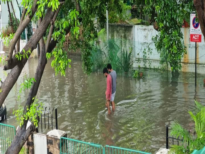 Tamil Nadu rains: ஒரே இரவில் பேய் மழை.! எச்சரிக்கை விடுக்கத் தவறியதா வானிலை மையம்? திடீர் மழையா? கவனக்குறைவா? Chennai Rain Update Did IMD predicts a intense rains for chennai during the weekend Know Details Tamil Nadu rains: ஒரே இரவில் பேய் மழை.! எச்சரிக்கை விடுக்கத் தவறியதா வானிலை மையம்? திடீர் மழையா? கவனக்குறைவா?