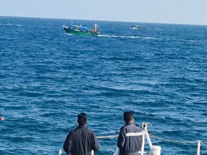 Fishermen who went to sea must return to shore immediately — Coast Guard notice மீனவர்கள் கரைக்கு திரும்பவும்... நடுக்கடலில் கடலோர காவல் படை ஒலிபெருக்கி எச்சரிக்கை!