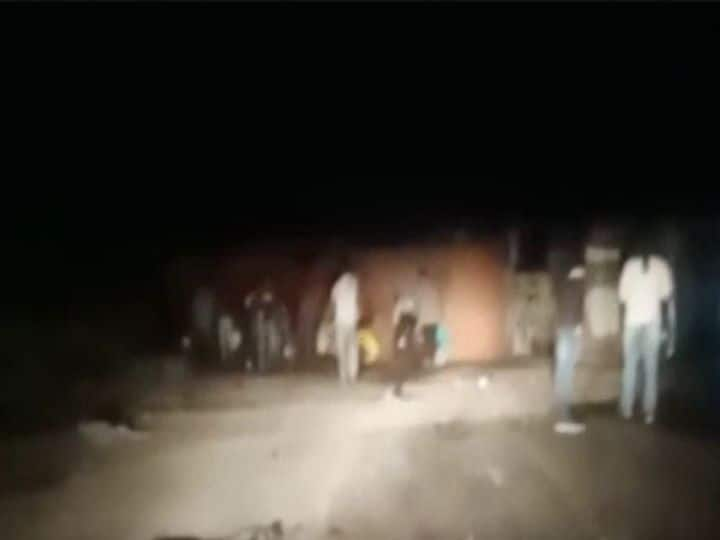 Rajasthan: Tanker full of diesel overturned, looted among villagers, video viral राजस्थान: डीजल से भरा टैंकर पलटा,  ग्रामीणों में मची लूट,  वीडियो वायरल