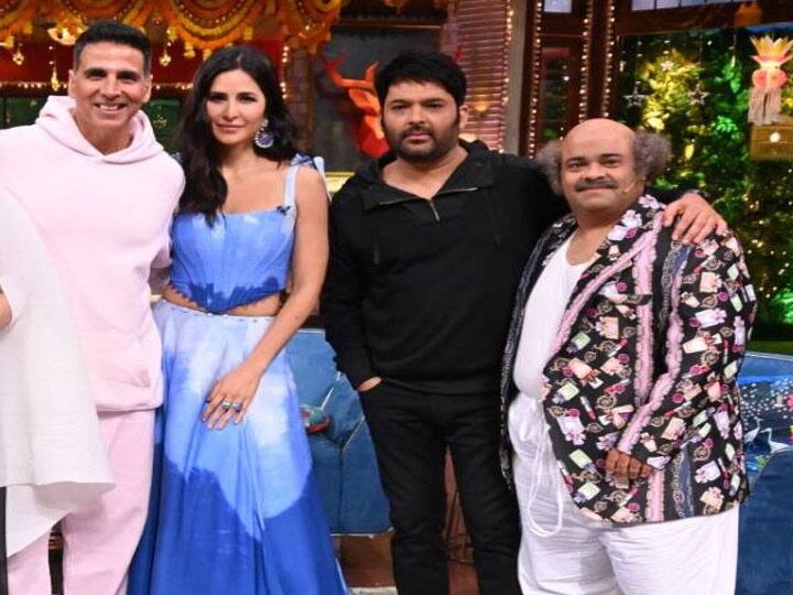 Why Katrina Kaif had to touch Akshay Kumar's feet in the Kapil Sharma Show, watch new promo The Kapil Sharma Show में ऐसा क्या हुआ कि Katrina Kaif को छूने पड़े Akshay Kumar के पैर!
