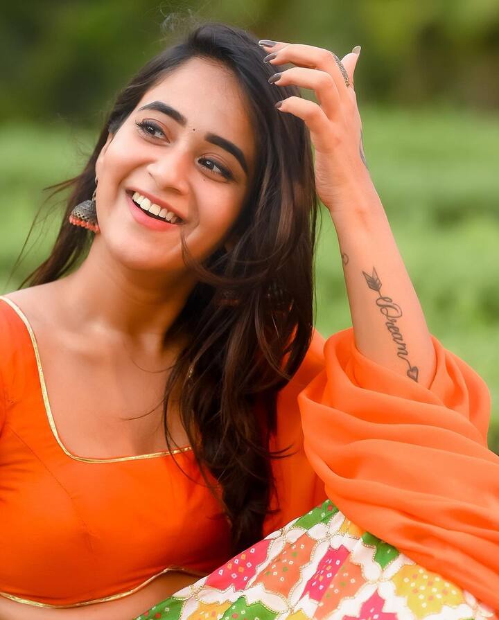 దీప్తి సునయన ఫోటోస్ (Image credit: Instagram)