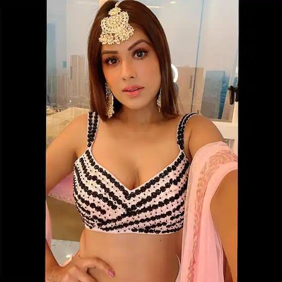 ઉલ્લેખનીય છે કે, નિયા શર્મા (Nia Sharma) જમાઇ રાજા, નાગિન જેવી કેટલીય સીરિયલોમાં કામ કરી ચૂકી છે. આ ઉપરાંત નિયા શર્માએ વેબ સીરીઝ ટ્વીસ્ટેડમાં પણ દમદાર અભિનય કરતી દેખાઇ હતી.