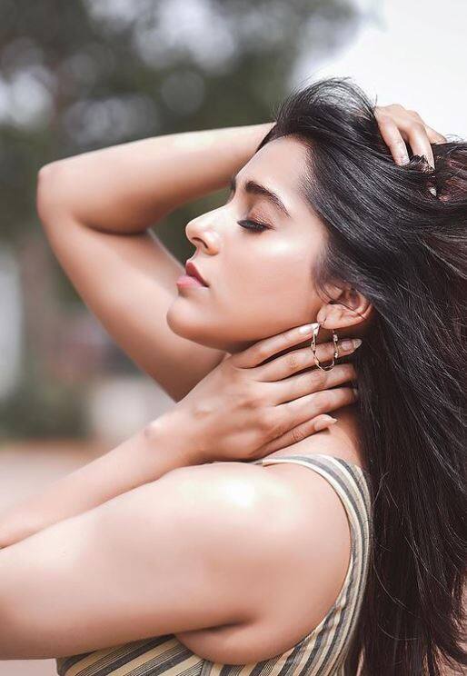 சுள்ளுன்னு வெயில் ஏறுது ஆமாடி அன்னக்கிளி
