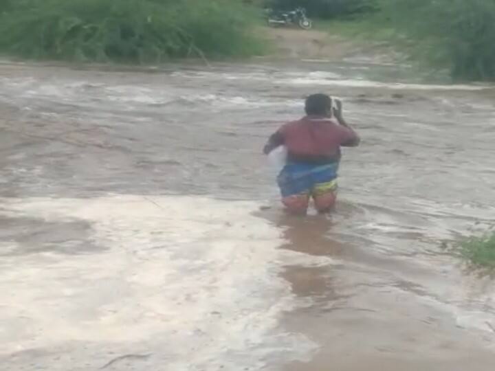 A farmer who tried to cross the flood died Watch Video: ‛வெள்ளம் இழுத்தா வந்துருவேன்...’ என ஆற்றை கடந்த விவசாயி:  4 கி.மீ., தூரத்தில் சடலமாக... அதிர்ச்சி வீடியோ!