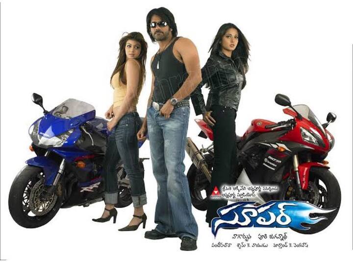 సూపర్ సినిమాతో తెలుగు వారికి పరిచయమైన తుళు అందం అనుష్క శెట్టి అలియాస్ స్వీటీ శెట్టి. ఆమె నలభయ్యవ పుట్టినరోజు నేడు. 1980 నవంబర్ 7న జన్మించింది అనుష్క. మొదటి సినిమాతోనే మంచి గుర్తింపు తెచ్చుకుంది. తరువాత ఎన్నో మంచి సినిమాలు చేసే అవకాశాన్ని అందిపుచ్చుకుంది. సూపర్ తరువాత చేసిన విక్రమార్కుడు సినిమా ఆమెకు గ్లామరస్ హీరోయిన్ గా పేరు తెచ్చుకునేలా చేసింది.   (Image credit: Instagram)