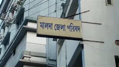 Malda: মালদা জেলা পরিষদের কর্মাধ্যক্ষ পদ থেকে ইস্তফা দিলেন TMC সদস্য পায়েল খাতুন। Bangla News