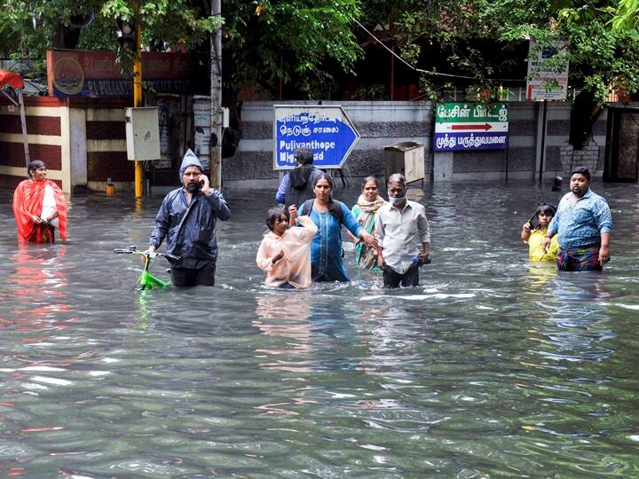 Tamil Nadu Heavy Rain heavy rain expected in tamil nadu and imd issues red alert Tamil Nadu Heavy Rain : तामिळनाडूत पावसाची धुवांधार बँटिंग; IMD कडून 'रेड अलर्ट' जारी