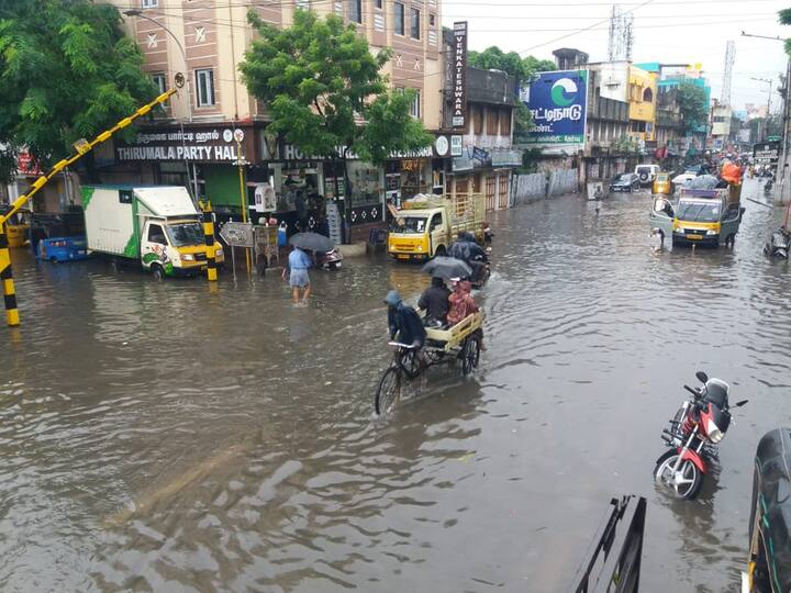 சாலைகளில் ஆற்றுநீரை போல ஓடும் மழைநீர்