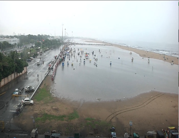 Chennai Rain: चेन्नई में भारी बारिश से बने बाढ़ के हालात, अगले दो दिन के लिए जारी हुई चेतावनी