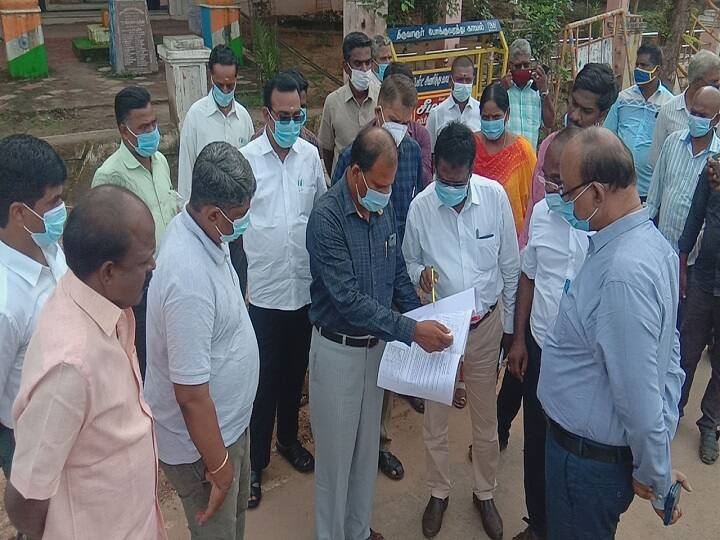 Perimeter wall of Kamalalaya pond collapsed due to heavy rain in Thiruvarur - NIT expert team inspects திருவாரூரில் கனமழையால் இடிந்து விழுந்த கமலாலய குளத்தின் சுற்றுசுவர் - NIT நிபுணர் குழு ஆய்வு