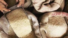 Jalpaiguri: 'মেলেনি' রেশন, জলপাইগুড়ি শহরে বিক্ষোভ, পথ অবরোধ | Bangla News