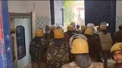 Farrukhabad की जेल में भारी हंगामा, साथी कैदी की मौत पर जेल कैदियों ने काटा बवाल | Hindi News