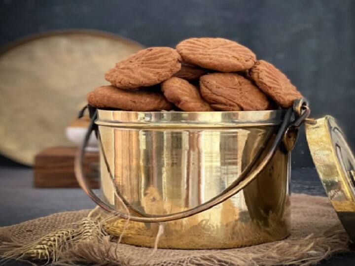 Chhath Puja 2021 Thekua Recipe in Hindi Easy Step By Step Thekua Banane Ki Asan Vidhi at Home Thekua Recipe: ठेकुआ के बिना अधूरा है छठ महापर्व, इस तरह बनाकर करें छठी मईया को प्रसन्न