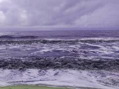 Chennai Heavy rain: கருப்பு நிறமாக மாறும் மெரினா கடல்: ஆபத்தா? அச்சுறுத்தலா?