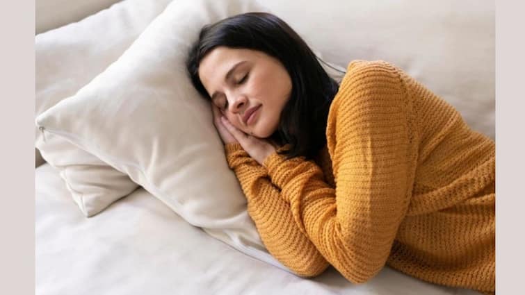 why atleast 8 hours sleep is needed for health? Know In Details Health Tips: রোজ অন্তত ৮ ঘণ্টা না ঘুম হলে কী হবে?