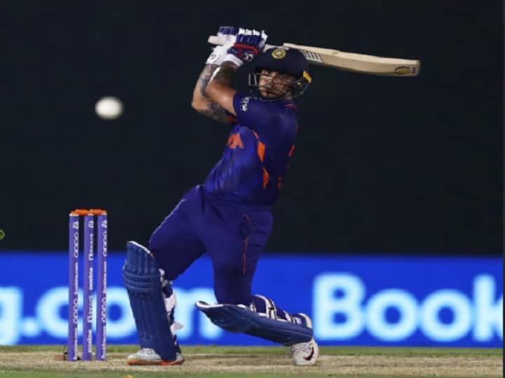 न्यूजीलैंड के खिलाफ फ्लॉप रहने के बाद ईशान किशन को पिछले दो मुकाबलों में प्लेइंग इलेवन से बाहर रखा गया. उनकी जगह सूर्यकुमार यादव को टीम में शामिल किया गया. हालांकि नामीबिया के खिलाफ एक बार फिर किशन को खेलने का मौका मिल सकता है.