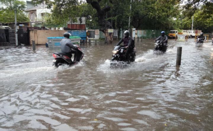 தொடர் கனமழையால் கடல் போல் காட்சியளிக்கும் வடசென்னை!