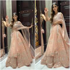 ट्रेडिशनल लुक में Mouni Roy की लेटेस्ट फोटो ने उड़ाई फैंस की नींद, देखें तस्वीरें