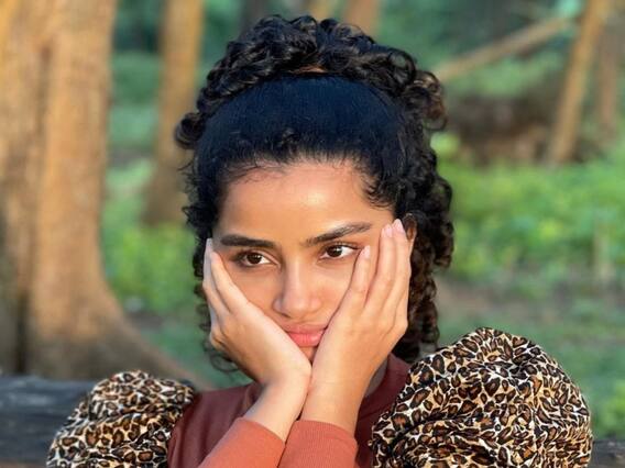 Anupama Parameswaran Photos: ప్రకృతిలో సేదతీరుతున్న నేచురల్ బ్యూటీ అనుపమ Anupama Parameswaran Photos: ప్రకృతిలో సేదతీరుతున్న నేచురల్ బ్యూటీ అనుపమ