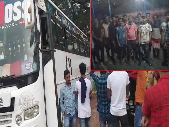 64 பயணிகளின் லெக்கேஜும் உள்ள இருக்கு.. பேருந்தோடு எஸ்கேப் ஆன ட்ரைவர்! Private bus escapes with people’s luggage in Telangana, passengers stranded 64 பயணிகளின் லெக்கேஜும் உள்ள இருக்கு.. பேருந்தோடு எஸ்கேப் ஆன ட்ரைவர்!