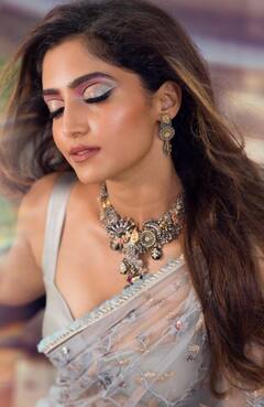 Reba Monica pics: பிகில் ரெபாவின் பட்டாசை வெடிக்கும் கிளிக்ஸ்...!