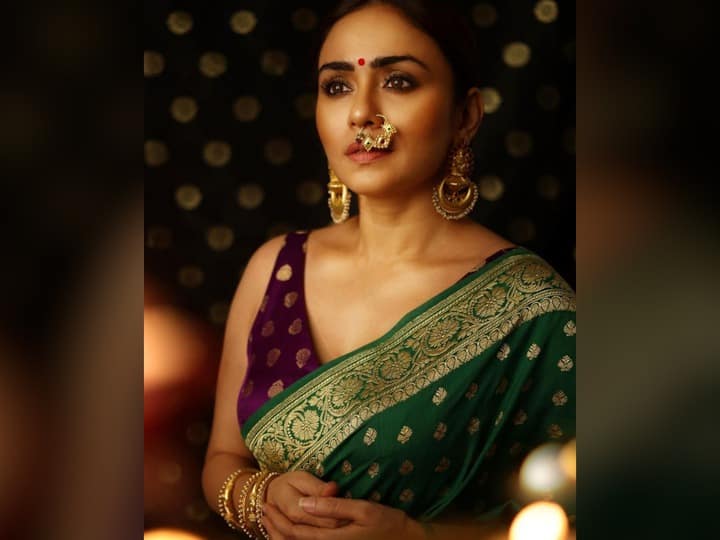 अमृता मराठीतील एक लोकप्रिय अभिनेत्री आहे. आजपर्यंत तिने अनेक दर्जेदार सिनेमांत काम केले आहे.