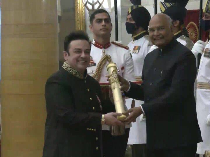 Padma Awards 2021: राष्ट्रपति भवन में 119 हस्तियां पद्म अवॉर्ड से सम्मानित, देखें Photos