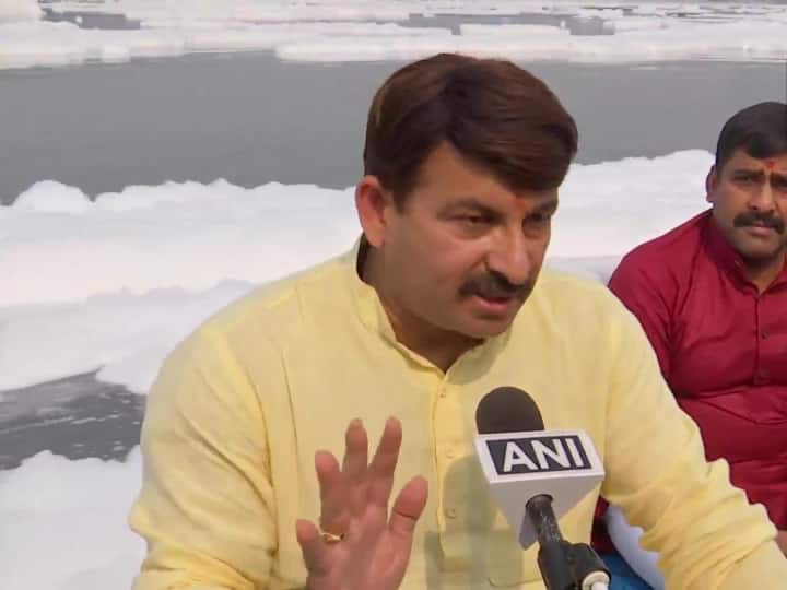 Manoj Tiwari expresses concern over Delhi pollution calls Arvind Kejriwal a cheater Manoj Tiwari ने दिल्ली प्रदूषण पर जाहिर की चिंता, अरविंद केजरीवाल को लेकर कही ये बात