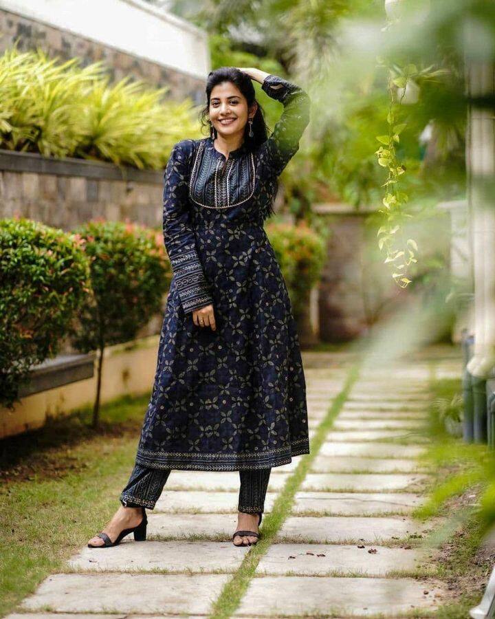 எதுக்கு குத்த வச்ச மனச பத்த வச்ச கொசுவம் போல என்ன பின்ன வச்சு முடியடியே