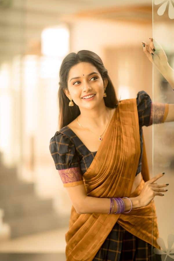 போகின்ற வழி எல்லாம் சந்தோஷம் தந்தாள் இவள்