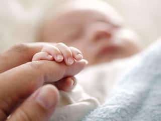 How to protect baby from Continuous rain What should hand baby holders do? தாய்மை என்பதோர்” - 3: தொடர் மழை.... கைக்குழந்தை வைத்திருப்பவர்கள் கவனிக்க வேண்டியது என்ன?