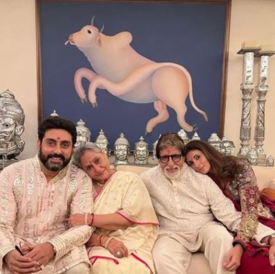 दिवाली पर Amitabh Bachchan की फैमिली पिक्चर में दिखी पेंटिंग ने खींचा फैन्स का ध्यान, करोड़ों में है कीमत