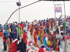 Chhath Puja Nahay Khay 2021: तस्वीरों में देखें पटना के छठ घाट का नजारा, नहाय खाय पर गंगा स्नान के लिए उमड़ी भीड़