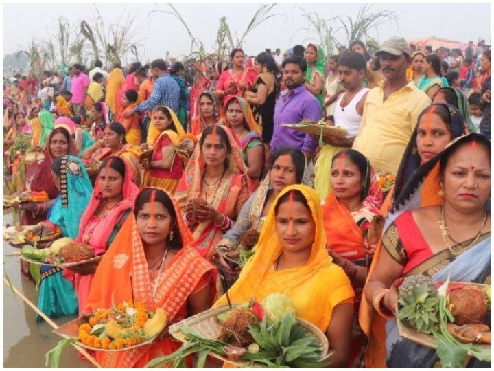 chhath puja 2021 surya dev mantra and aarti lyrics in hindi Chhath Puja 2021 Aarti & Mantra: छठ पूजा के दिन करें ये आरती और सूर्य देव के इन मंत्रों का जाप