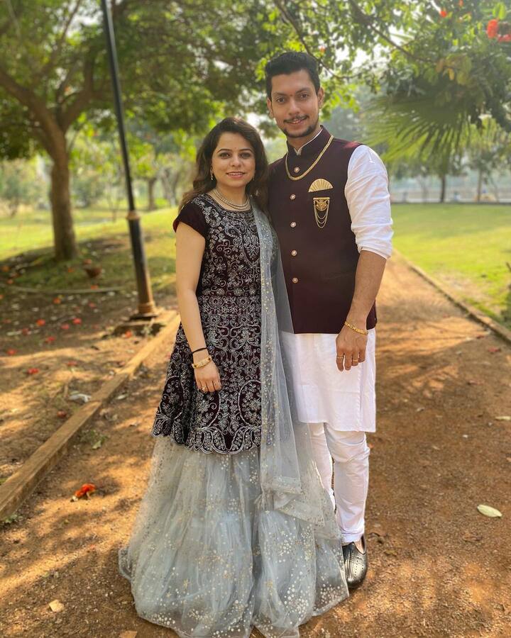 हे फोटो शेअर करत तिने तिच्या चाहत्यांना दिवाळीच्या शुभेच्छा दिल्या आहेत... (photo: kartiki_kalyanji_gaikwad9/IG)