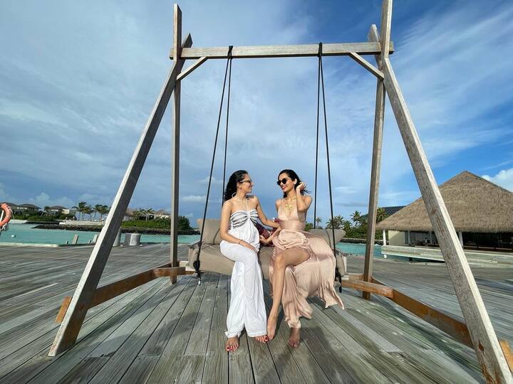 హర్యానాకు చెందిన మానుషి మిస్ వరల్డ్ గా కిరీటం అందుకున్నాక పృథ్వీరాజ్- ది గ్రేట్ ఇండియన్ ఫ్యామిలీ వంటి చిత్రాలతో పాటు అజయ్ దేవగన్ తో మరో మూవీ చేస్తోంది. వెండితెర ఎంట్రీ లేటైనా సోషల్ మీడియాలో మాత్రం హాట్ హాట్ షో చేస్తుంటుంది మానుషి. లేటెస్ట్ గా ఆమె పోస్ట్ చేసిన పిక్స్ వైరల్ అవుతున్నాయి.