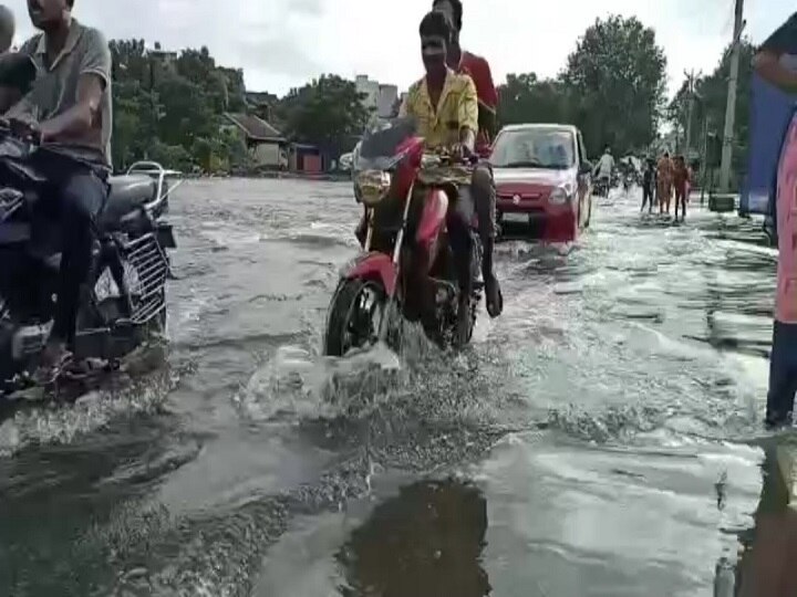 வேலூர்: கவுண்டன்யா ஆற்றில் வெள்ளப்பெருக்கு - குடியாத்தம் நகருக்குள் பாயும் வெள்ளம்