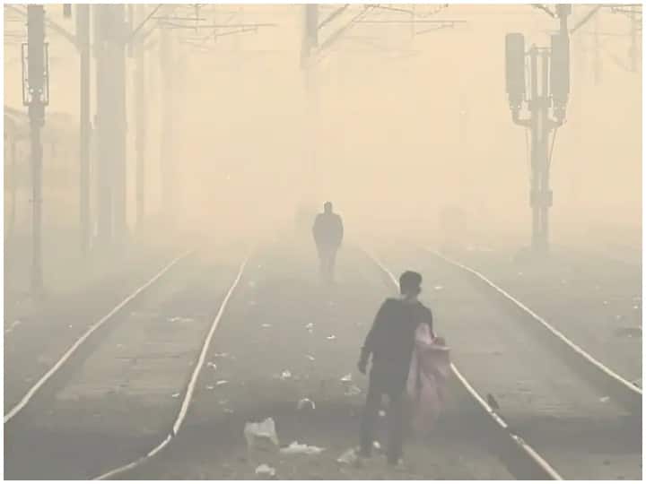 Air Pollution: दिल्ली में वायु प्रदूषण के बुरे प्रभावों को मात देने के लिए अपनाएं ये आसान टिप्स