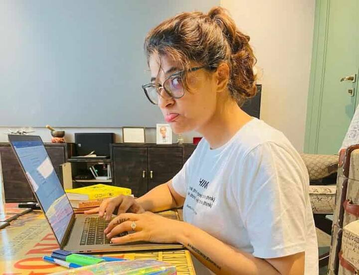 बता दें कि लॉकडाउन के दौरान ताहिरा ने यहां रहकर कई किताबें लिखी है. उनके पास घर में एक  वर्कस्टेशन भी है.