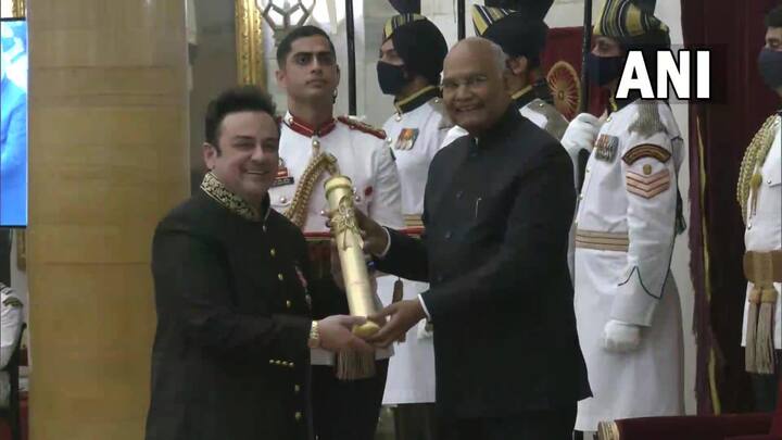 गायक अदनान सामीला आज देशाचा चौथा सर्वोच्च नागरी सन्मान पद्मश्री पुरस्काराने सन्मानित करण्यात आले.