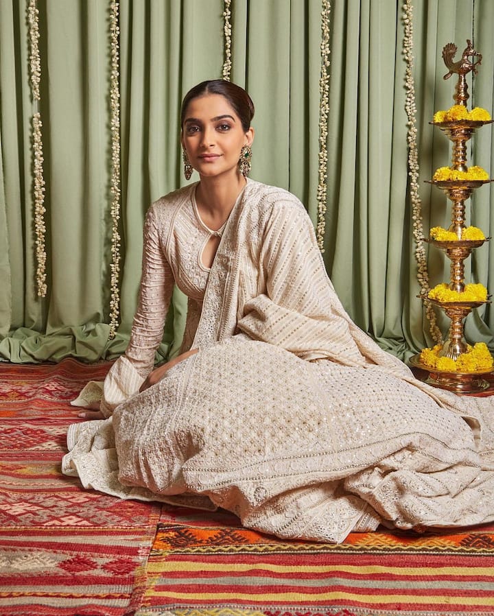 सभी तस्वीरें सोनम कपूर और आनंद आहूजा के इंस्टाग्राम से ली गई हैं.