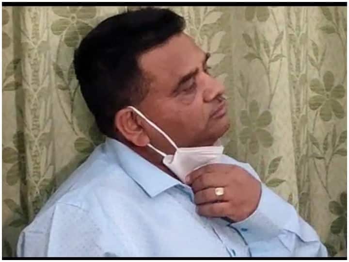 Indore News: लोकायुक्त की बड़ी कार्रवाई, स्वास्थ्य विभाग के कार्यपालन यंत्री को रिश्वत लेते रंगे हाथ पकड़ा Second action of Lokayukta in one day in Indore corrupt official arrested with 12 lakh cash ANN Indore News: लोकायुक्त की बड़ी कार्रवाई, स्वास्थ्य विभाग के कार्यपालन यंत्री को रिश्वत लेते रंगे हाथ पकड़ा