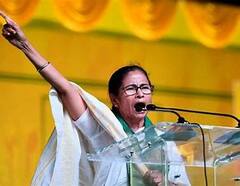 Mamata Banerjee: 'পেট্রোল ডিজেল গ্যাসের দাম বাড়িয়ে ৪ লক্ষ কোটি টাকা তুলেছে কেন্দ্র', পাল্টা আক্রমণে মমতা| Bangla News