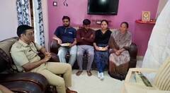 शहीद पोलीस कर्मचाऱ्यांच्या परिवाराची जबाबदारी पोलीस अधीक्षक घेणार, शहीद जवानांच्या घरी दिवाळी साजरी